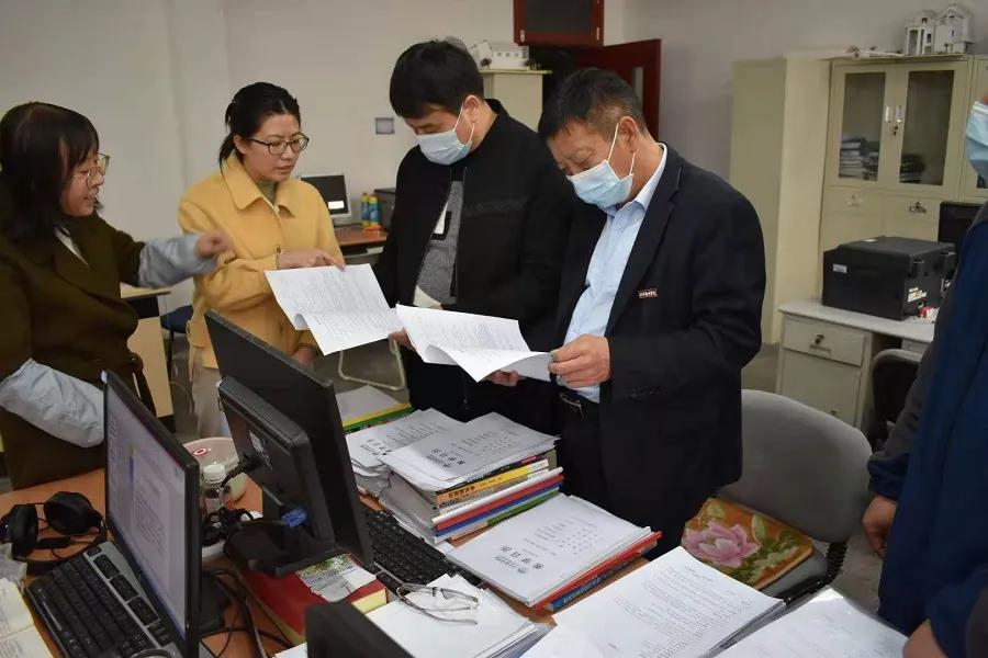 工程技术学院副院长支侃买带队检查学院开学教学准备