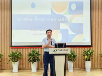 钟鸣教授为点点体育师生作讲座