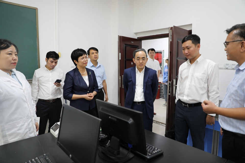 外宾参观点点体育教学实验中心