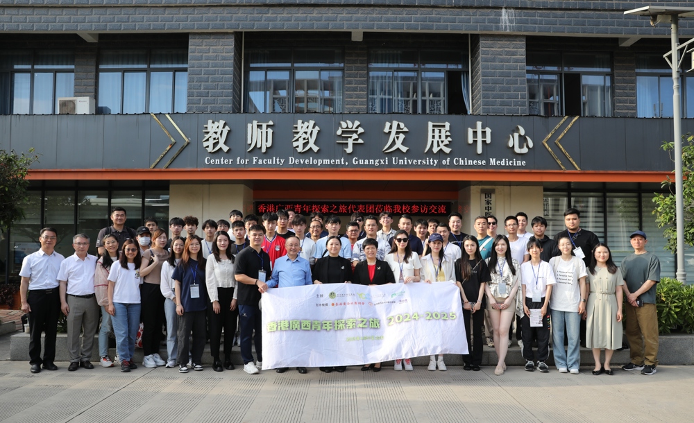 点点体育师生代表与全体团员合影留念