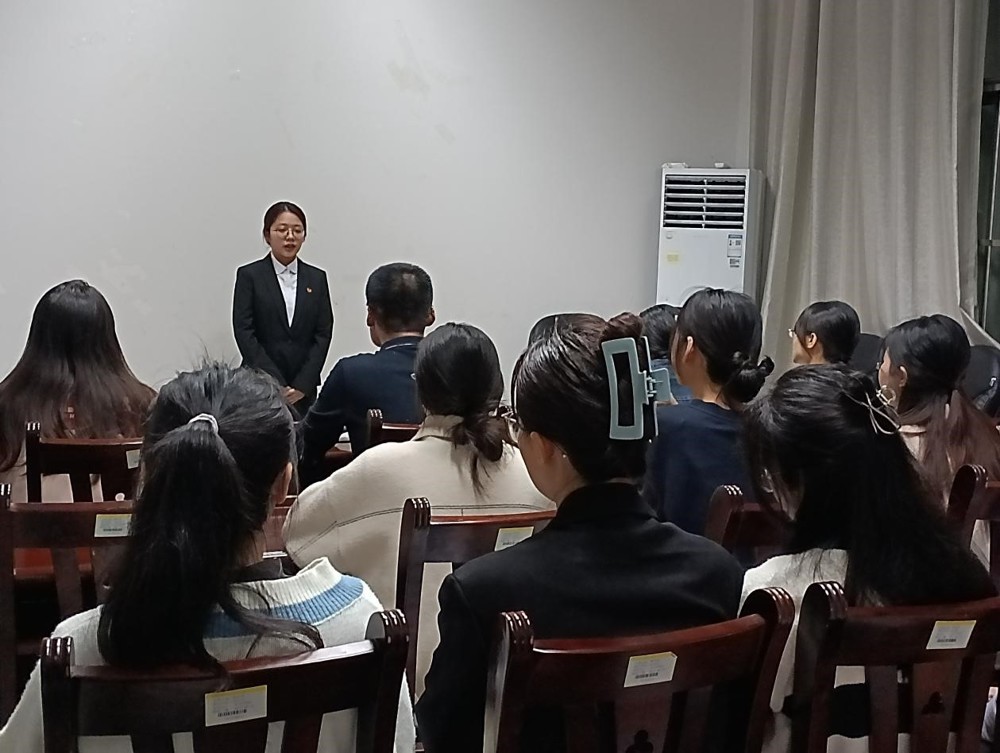 入党积极分子进行汇报