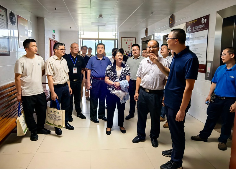 参观蒙山中医院的科室建设情况_副本