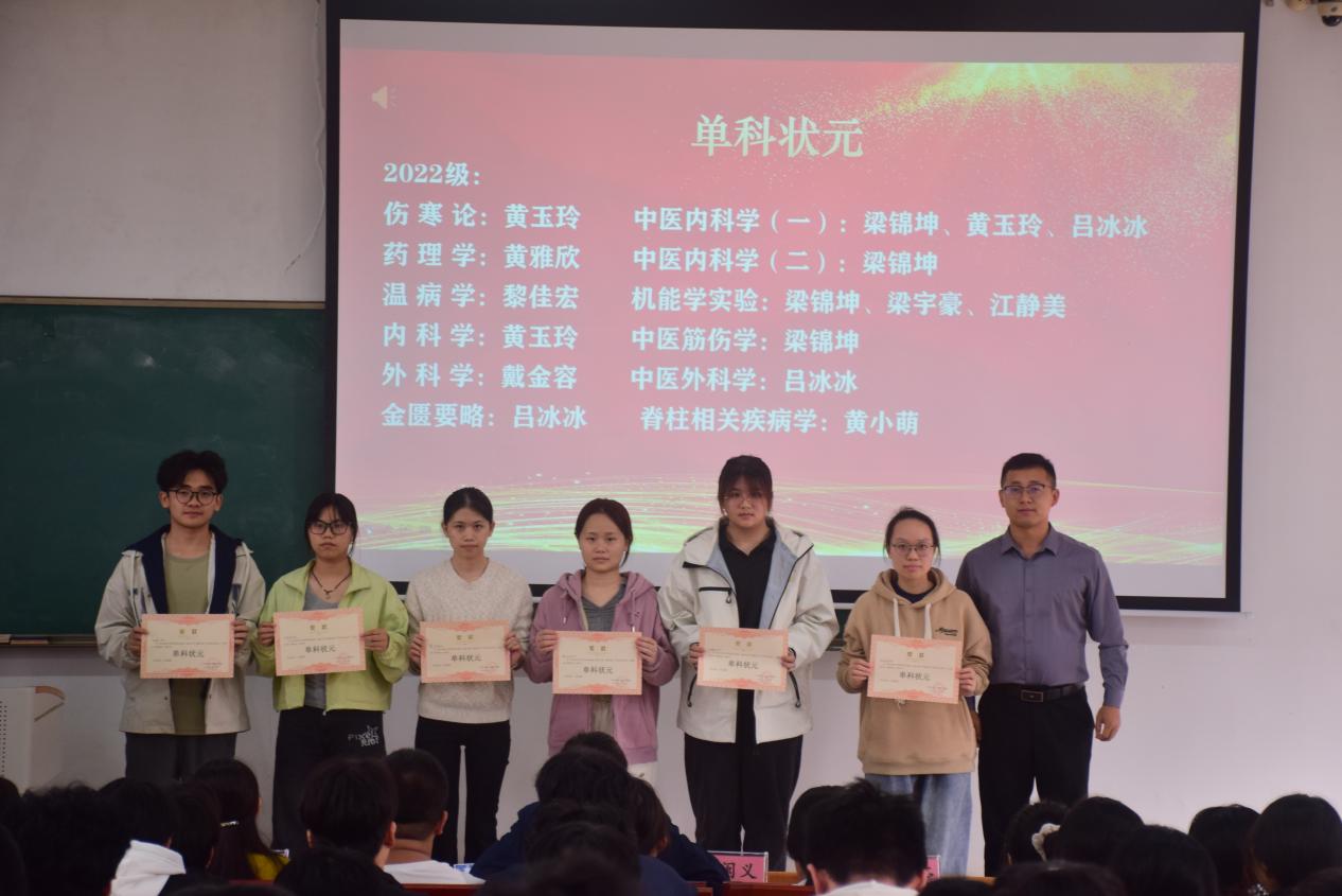 9218F54803F18A1E9B12CBC641F73338