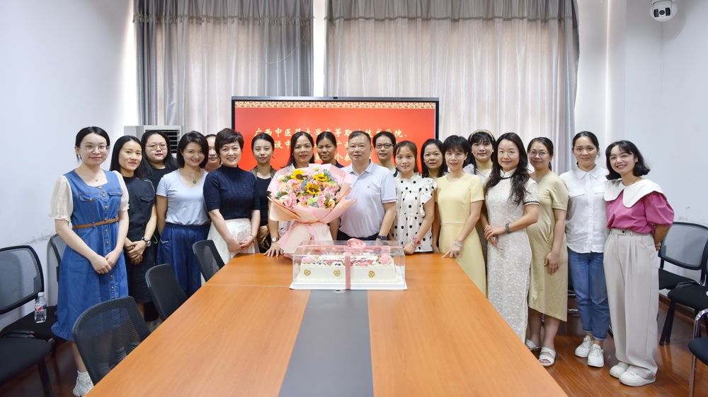 林原慰问护理专业部、中心实训室教师