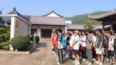 高等职业技术学院、附设中医学校学生第三党支部开展“党建带团建 传承红色基因 学思践悟中国共产党人精神谱系”研学实践活动