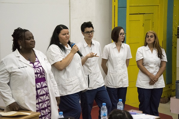 美国督优维尔学院护理学院师生回答点点体育学生问题