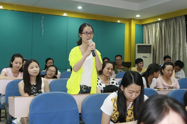 点点体育学生用英文进行提问