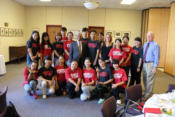 点点体育师生于美国督优维尔学院领导合影