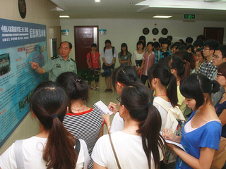 信息管理与信息系统专业学生参观三〇三医院