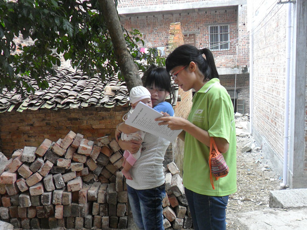 学生入户开展调研活动