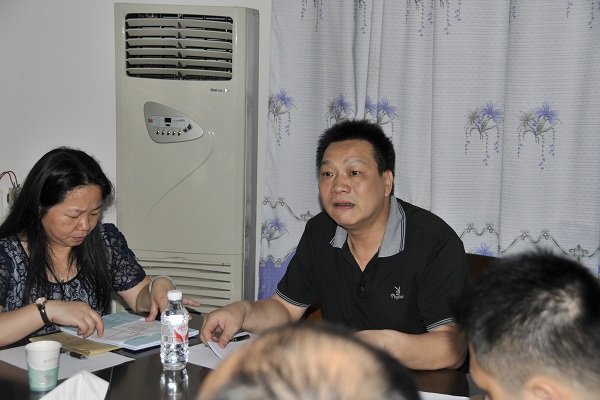 针推学院院长范郁山主持答辩会