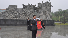 赛恩斯新医药学院师生到广西烈士陵园缅怀革命先烈