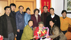 基础医学院春节慰问退休教师