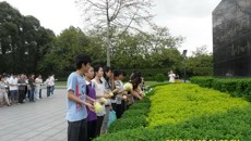 第一临床医学院组织全体在校学生党员开展祭奠革命英烈活动