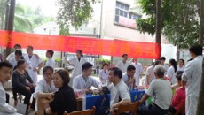 研究生到明秀社区开展学雷锋志愿服务活动