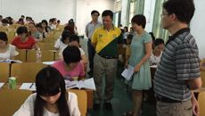 成教院韦艾凌院长带队巡查校本部业余学生课堂与考试
