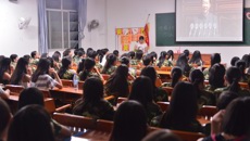 “牢记历史，珍爱和平，勿忘国耻，圆梦中华” ——广西中医学校组织2015级新生观看中国人民抗日战争暨世界反法西斯战争胜利70周年阅兵仪式