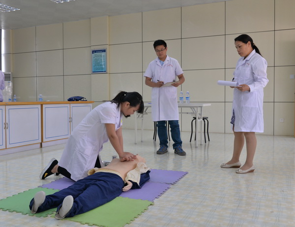 单人徒手心肺复苏术