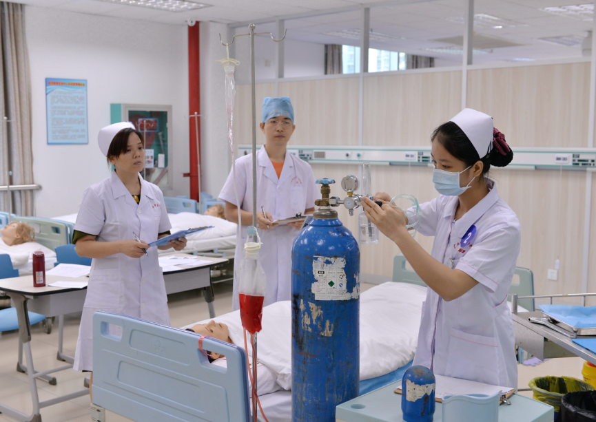 氧气筒式氧气吸入术竞赛