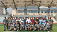 赛恩斯新医药学院党委书记徐方明看望慰问军训教官和2016级新生