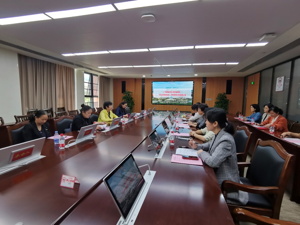 会议室里的人们

描述已自动生成