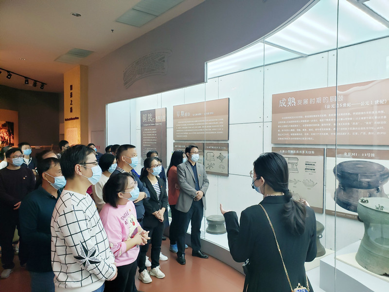 到广西民族展览馆开展主题党日活动