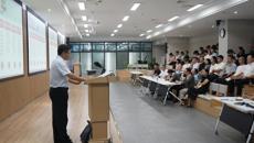 何刚亮为后勤保障机构党总支党员授课