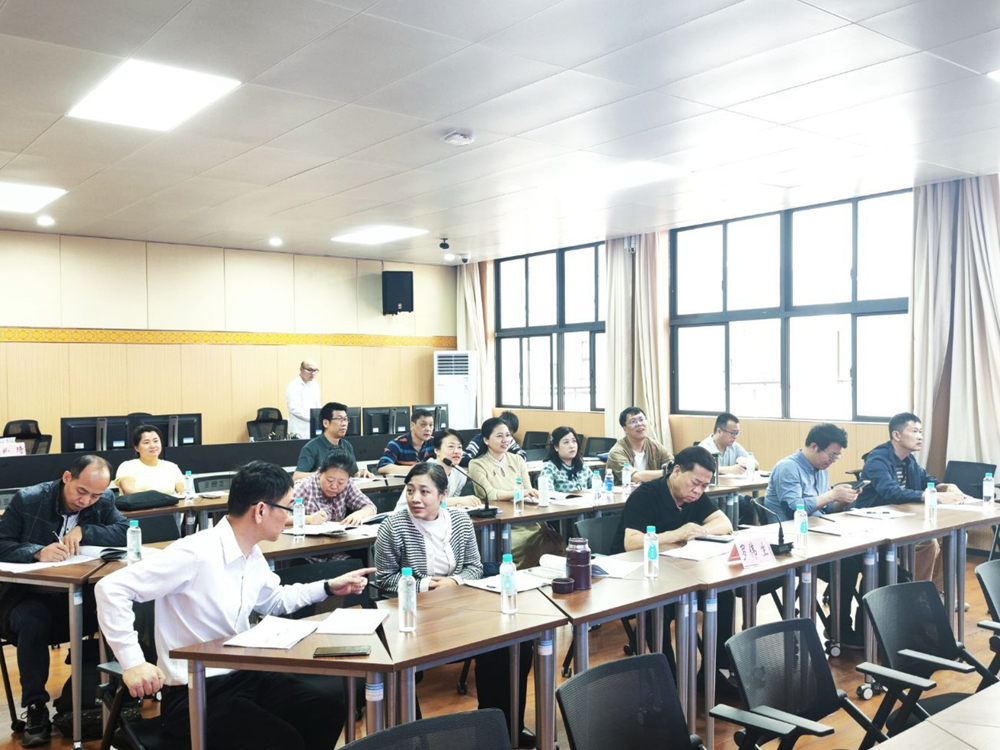 集体听评课新闻配图