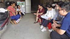 第一临床医学院教学党总支教工党支部开展2023年暑期贫困生家访活动