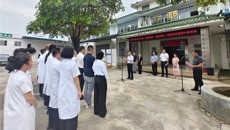 学校党委书记莫锦荣带队到隆安县南圩镇卫生院开展“轮值村医”健康帮扶提档升级活动