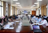 学校召开党委理论学习中心组学习（扩大）会