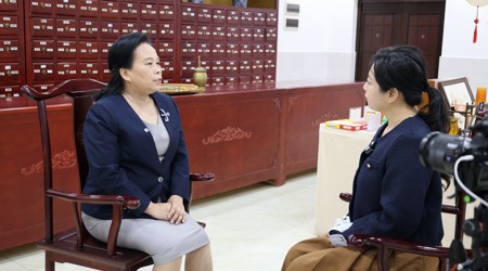 【新华网】taptap点点体育教授卢汝梅谈中药学学科建设：立足中医药民族医药特色 实现新突破