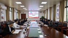 右江民族医学院党委书记李雪斌、校长黄龙坚带队到点点体育考察交流