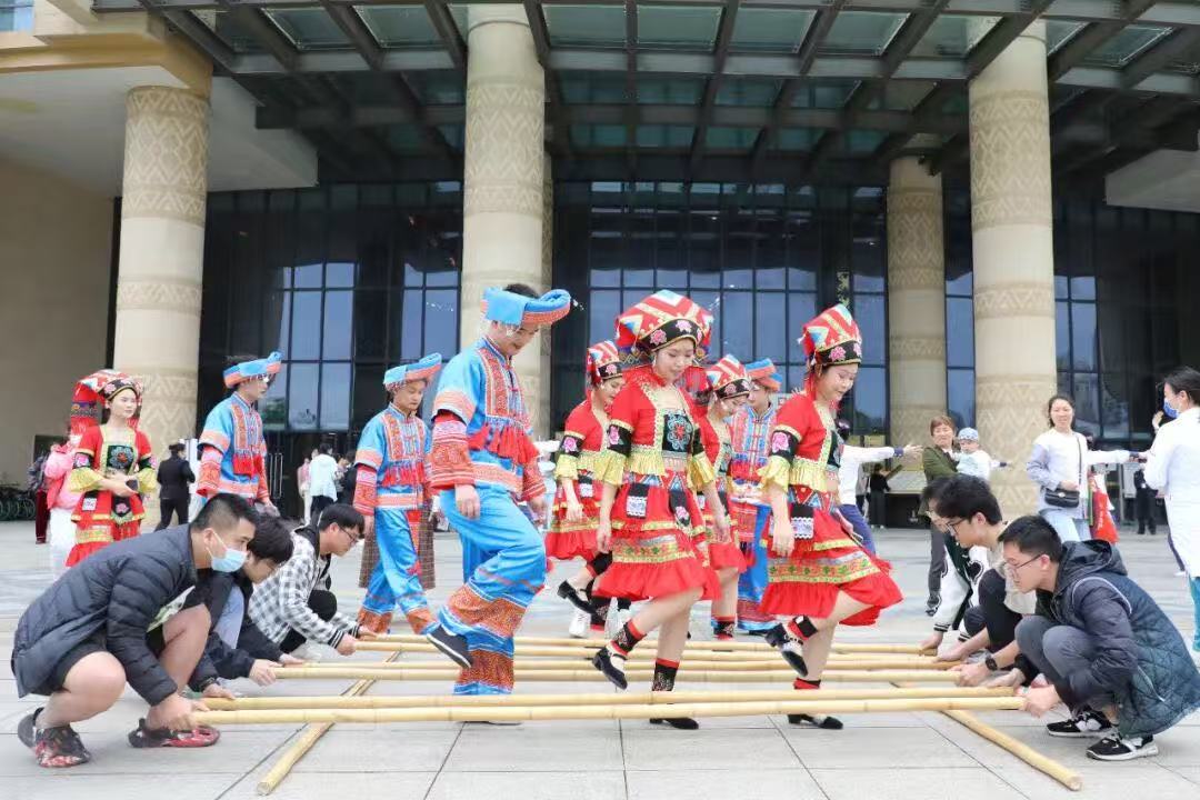 e579f2a276bd2cc5824e47364f15a9ae