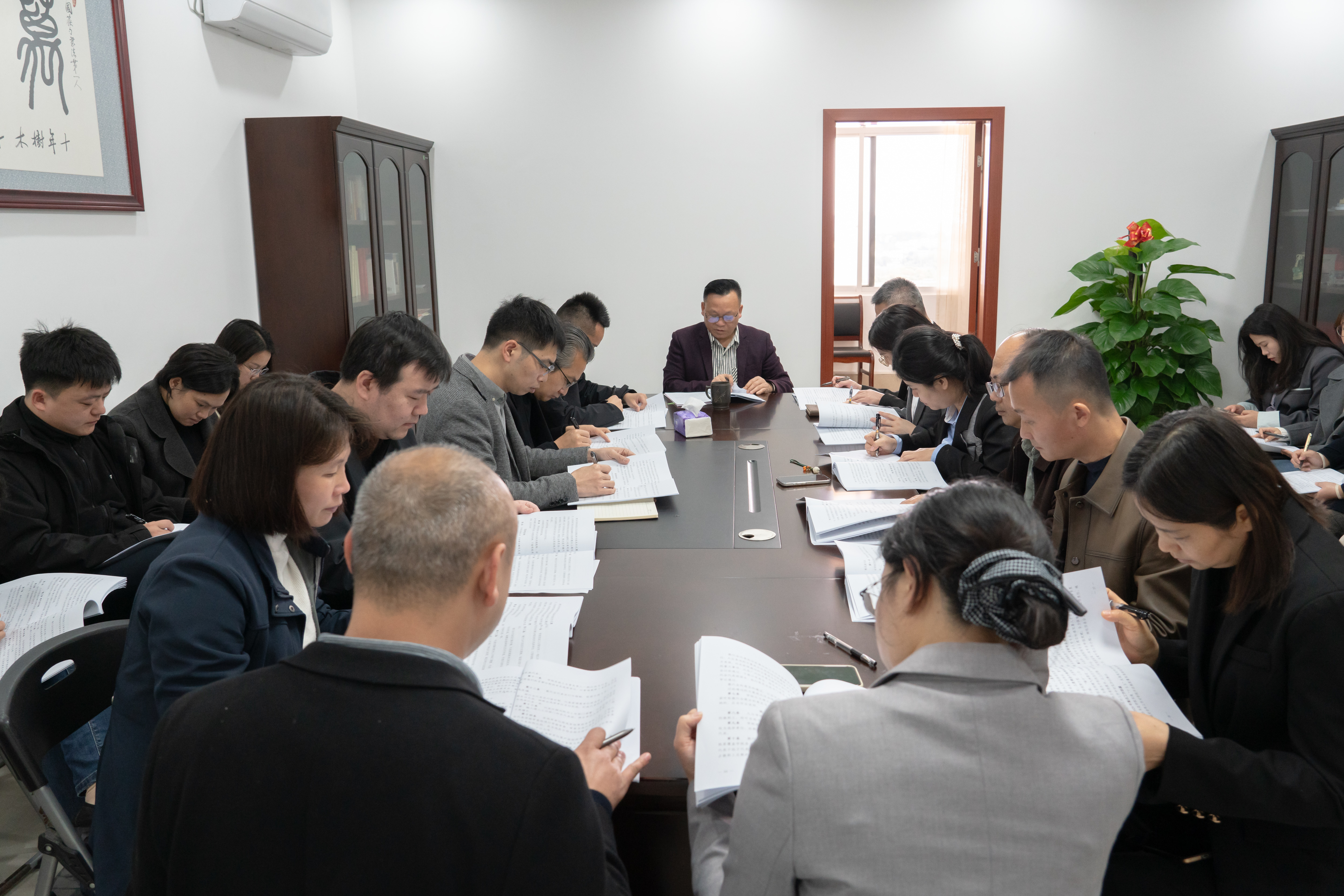 ▲代表团审议各项报告