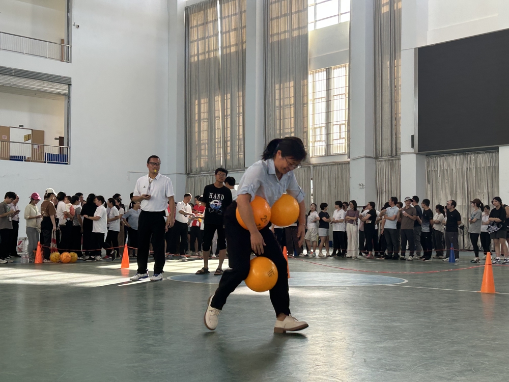 开心趣味气排球