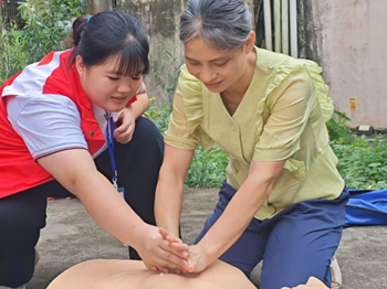 情暖重阳送健康，爱心义诊进社区｜点点体育大学生红十字会开展重阳节义诊活动