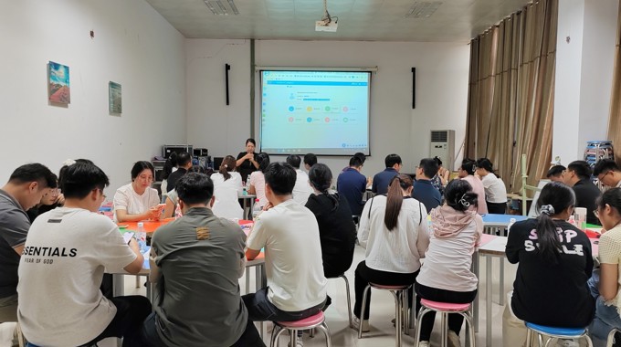 点点体育组织开展辅导员班级心理素质拓展训练培训