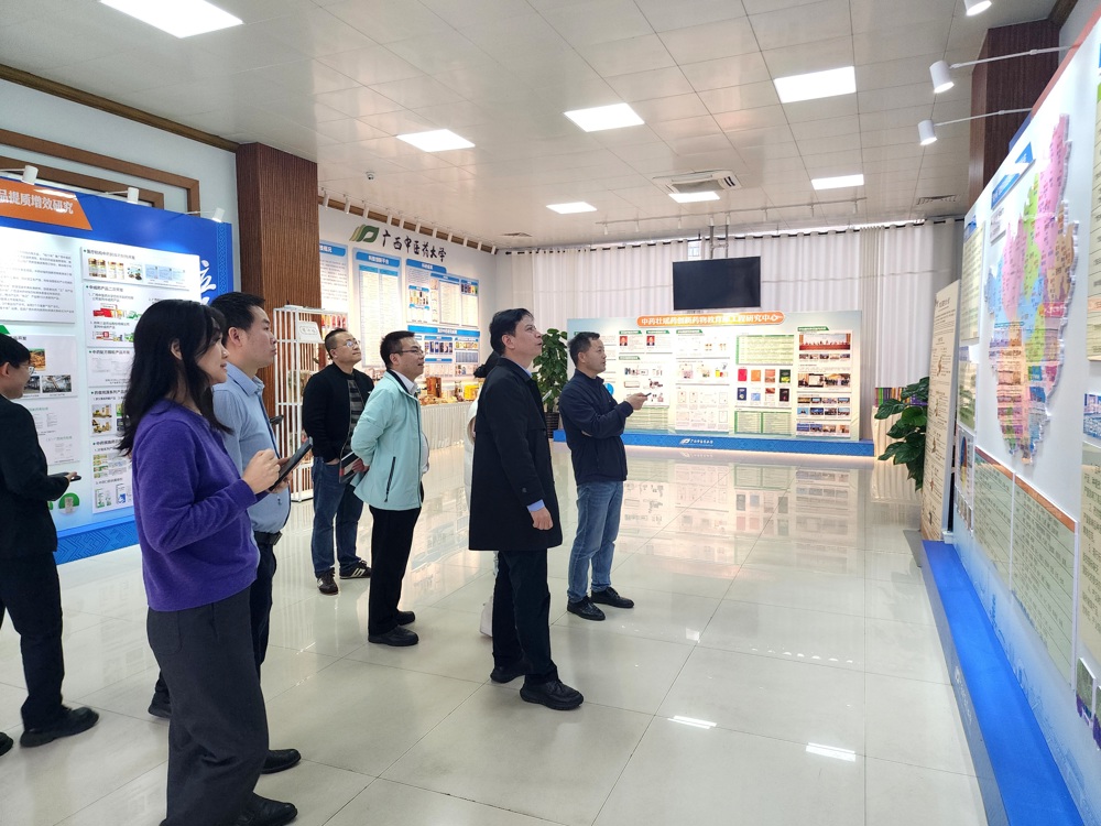 参加中医药科学实验中心