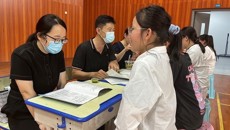 招生与就业处党支部到南宁市第十四中学开展“为民办实事——专筑当下 职面未来”主题党日活动